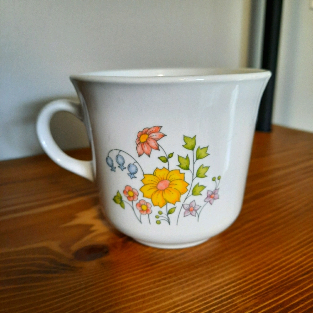 Vintage floral teacups - Set of 4